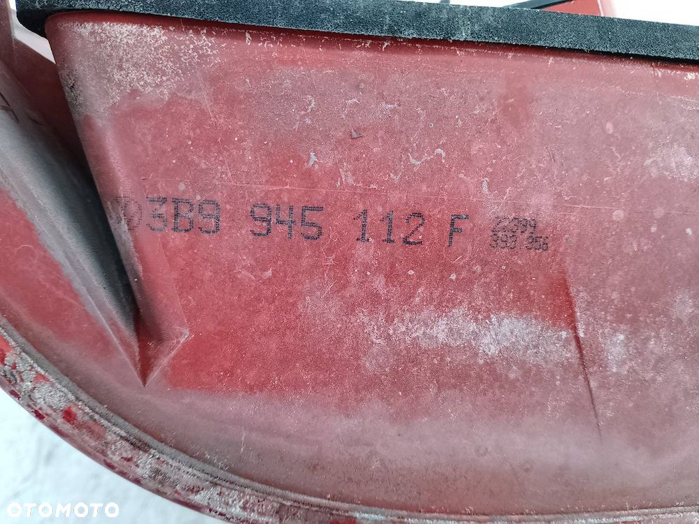 LAMPA TYLNA PRAWA VW PASSAT B5 3B9945112F KOMBI - 2