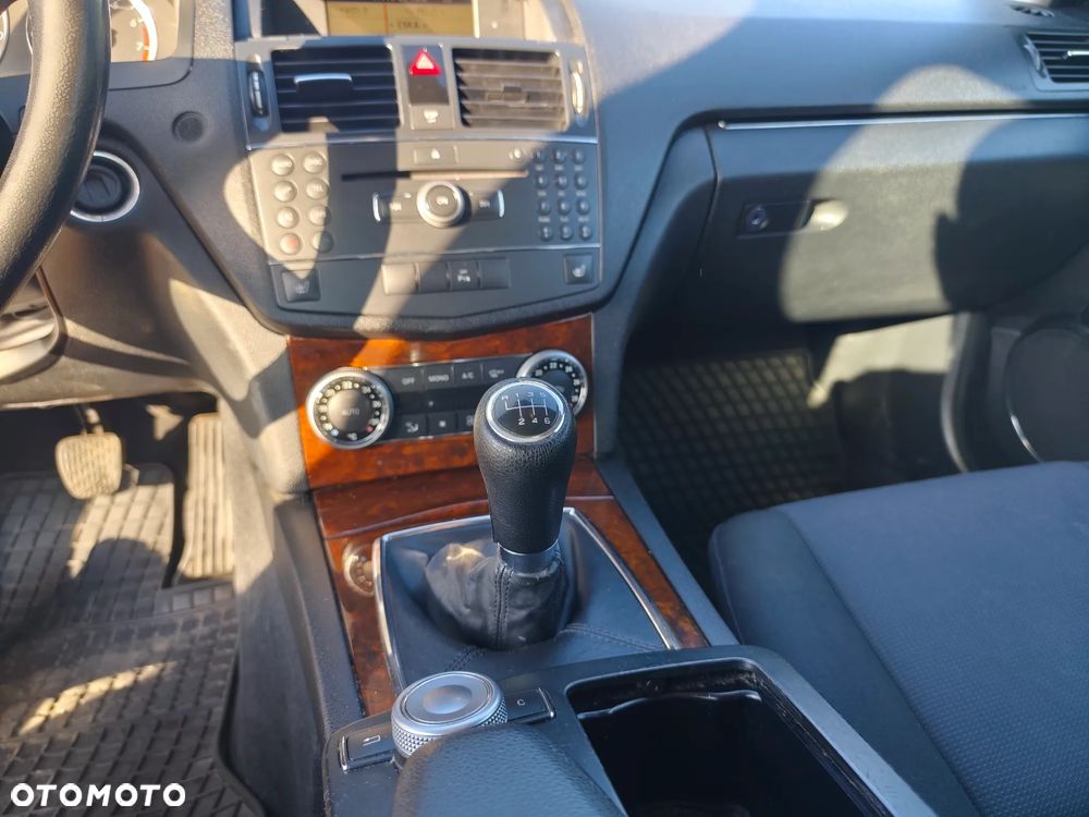 Mercedes-Benz Klasa C 180 Kompressor BlueEFFICIENCY Elegance - 30