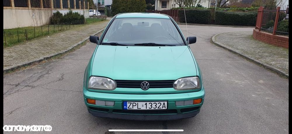Volkswagen Golf - 1