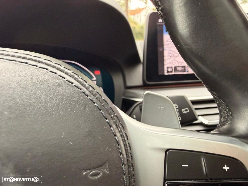 BMW 330 e Touring Pack M Auto - 30