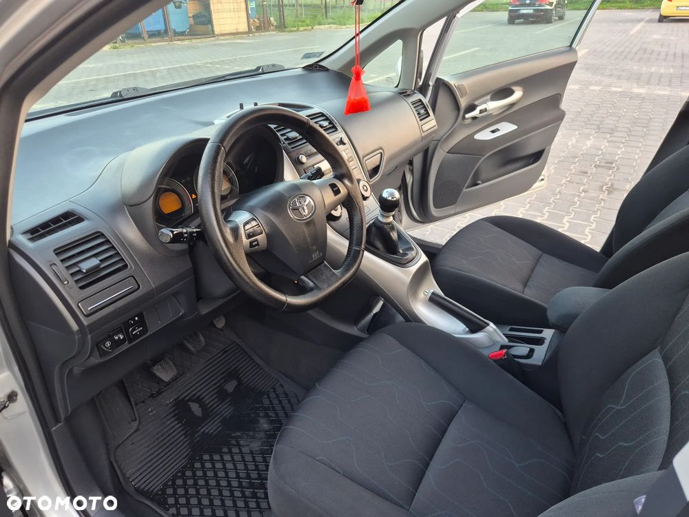 Toyota Auris 1.6 Luna - 9