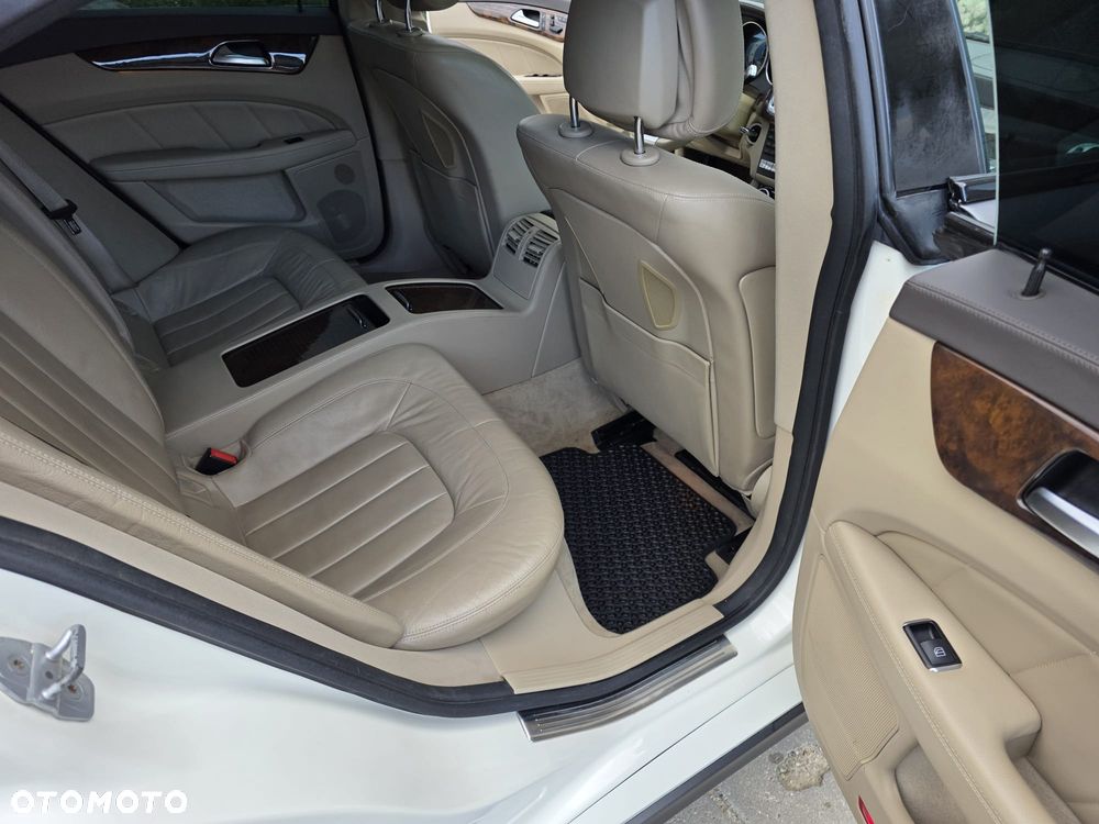 Mercedes-Benz CLS 500 4-Matic BlueEff - 9