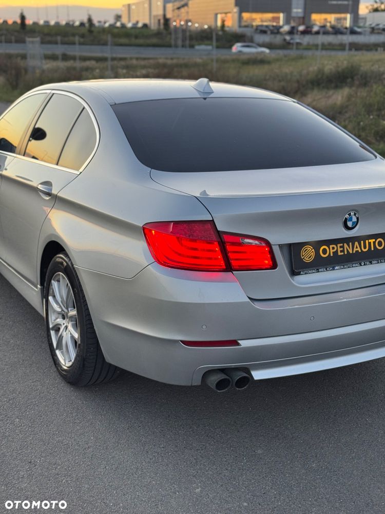BMW Seria 5 523i Touring - 11