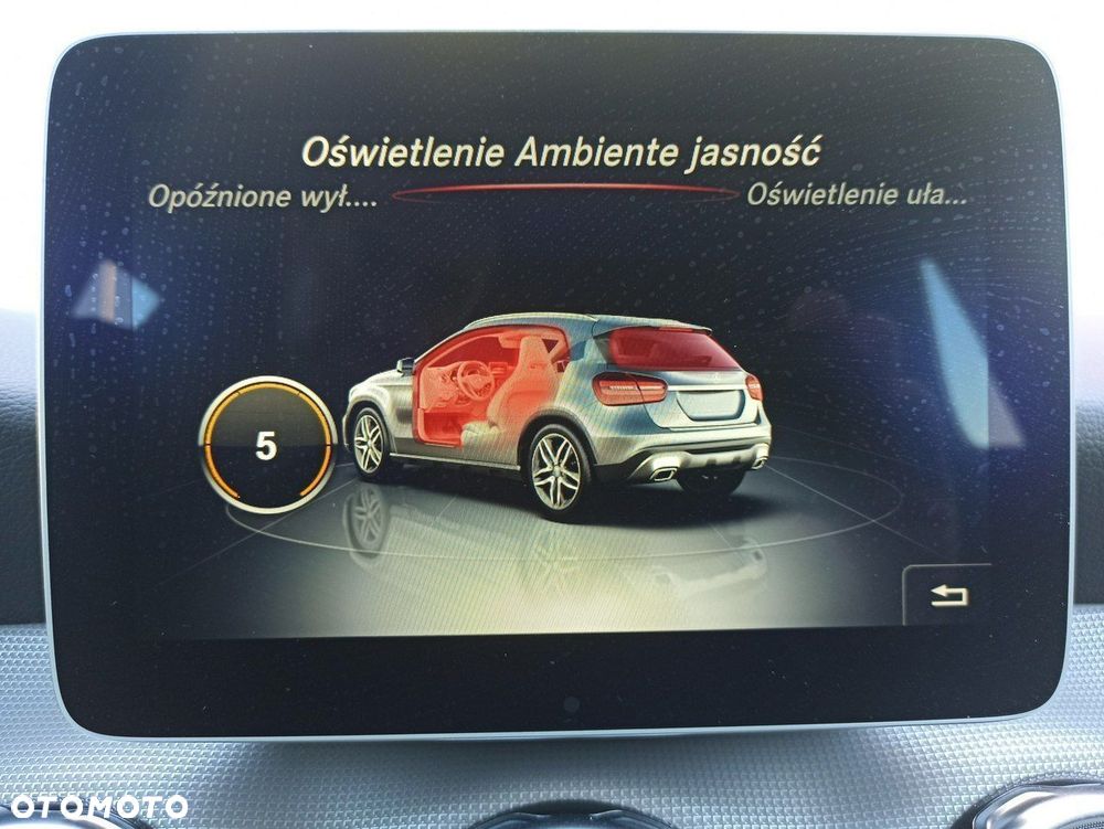 Mercedes-Benz GLA - 25