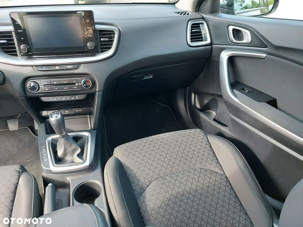 Kia Ceed - 21