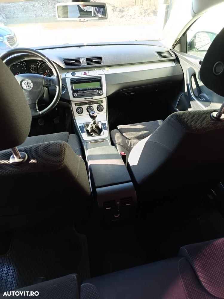 Volkswagen Passat 2.0 TDI Comfortline DPF BlueMotion Technology - 8