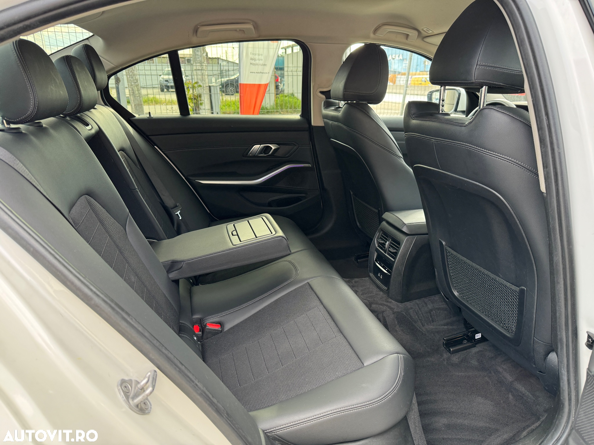 BMW Seria 3 320i AT - 11