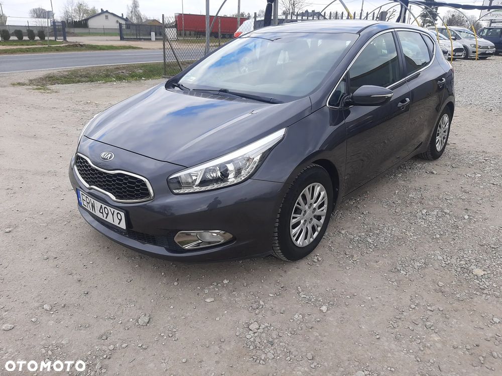 Kia Ceed 1.6 GDI Platinum Edition - 1
