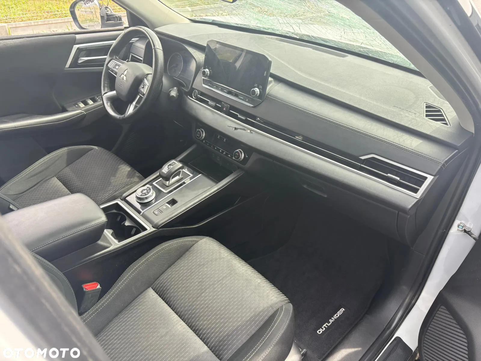 Mitsubishi Outlander - 10
