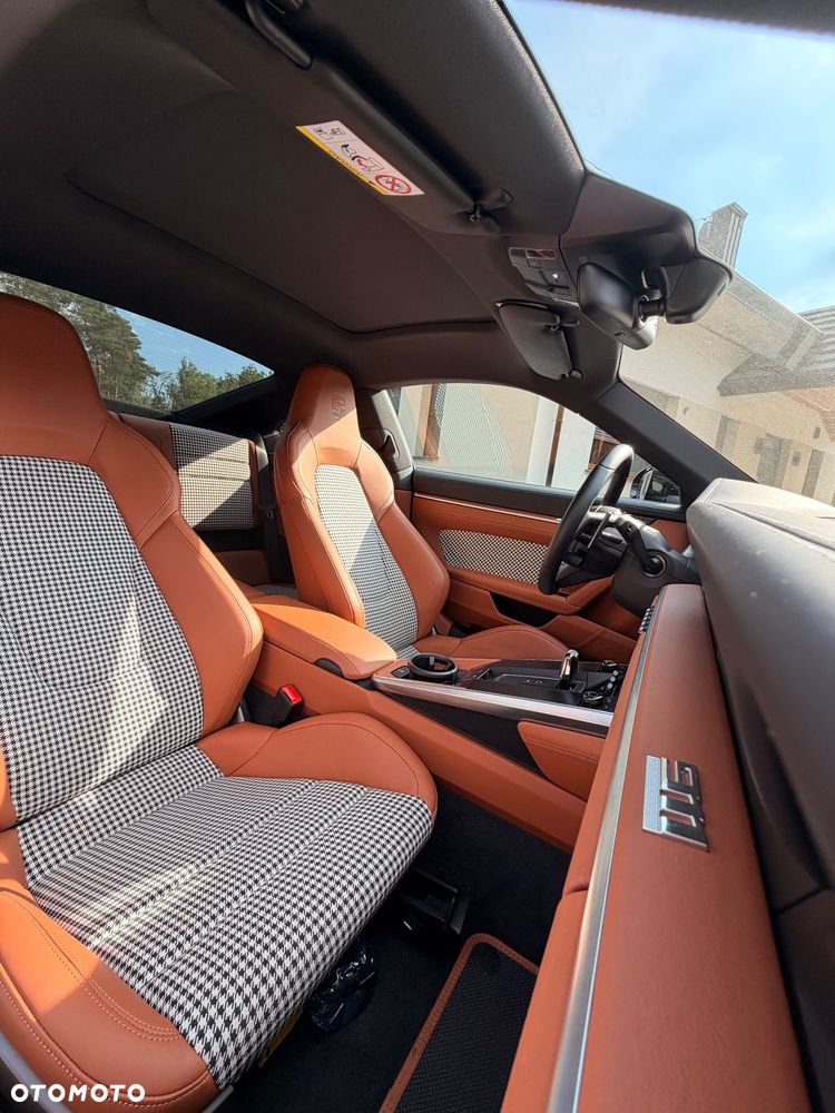 Porsche 911 Carrera 4S - 10