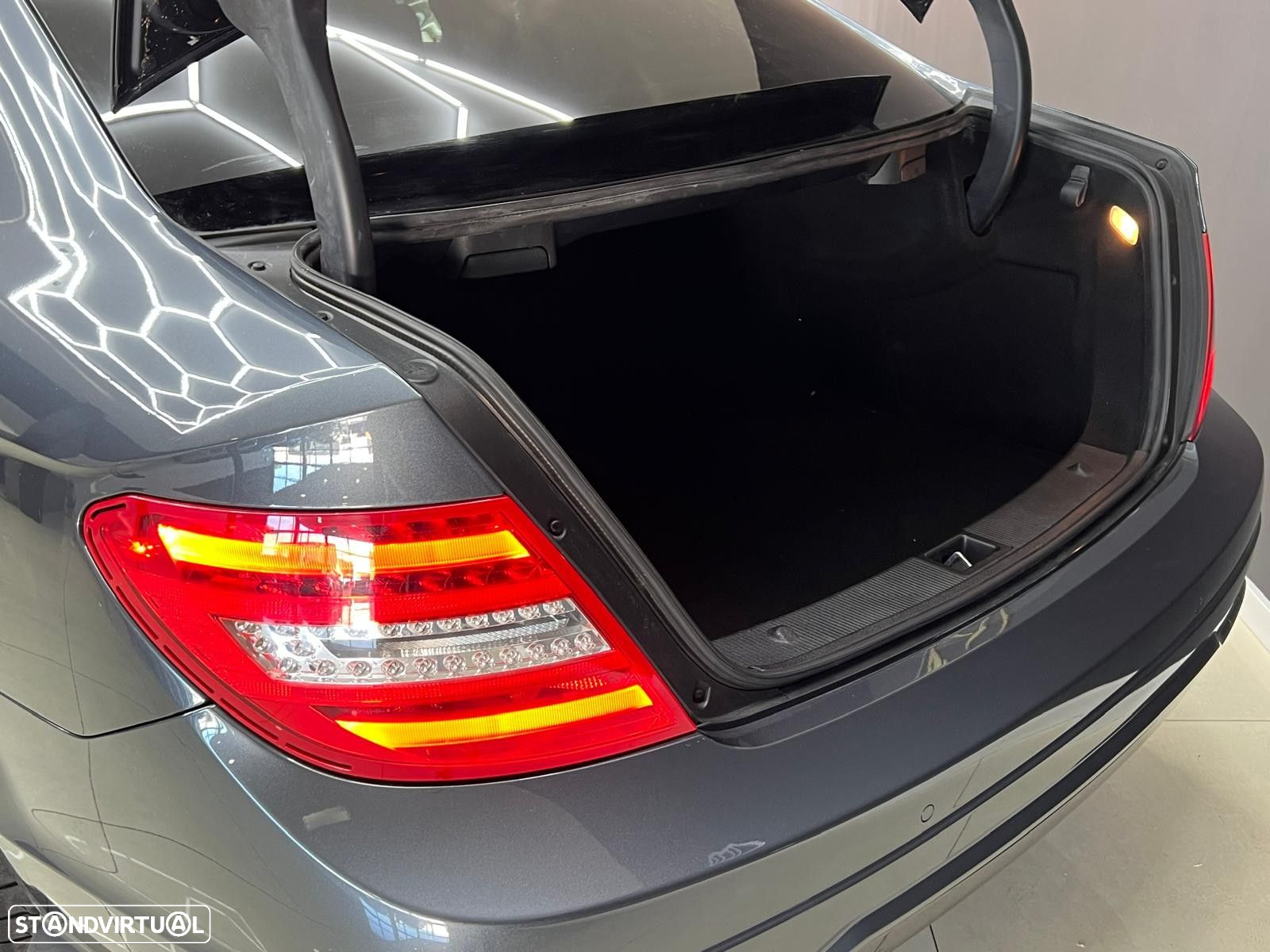 Mercedes-Benz C 220 CDI DPF Coupe BlueEFFICIENCY 7G-TRONIC Edition 1 - 23