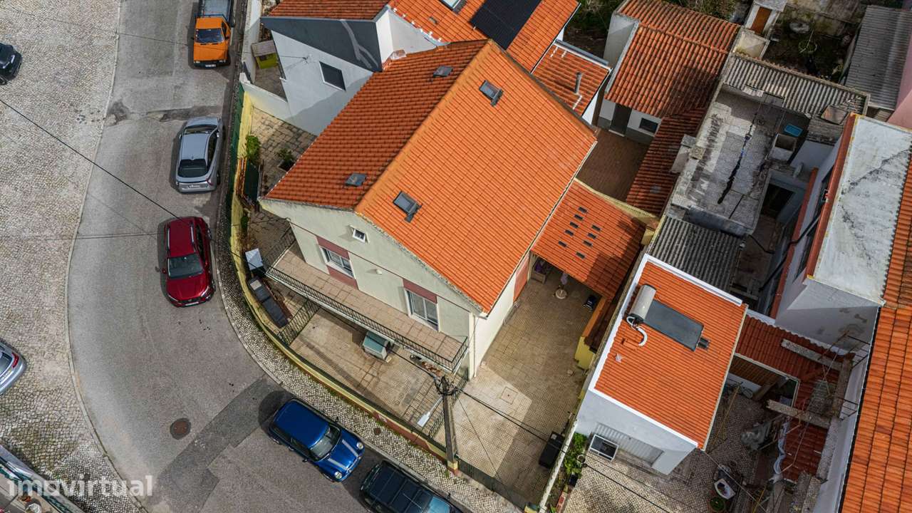 Moradia T5 transformada em T3 com aproveitamento de sótão MEM MARTINS - Grande imagem: 2/41