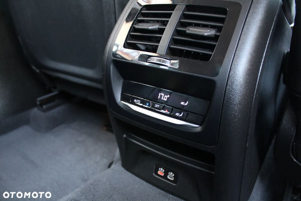 BMW X3 xDrive20i Luxury Line - 23