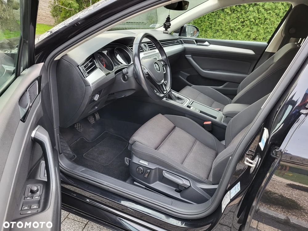 Volkswagen Passat - 17