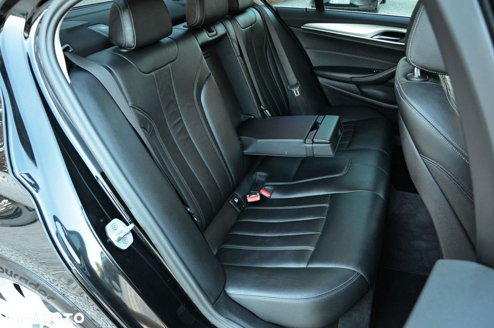 BMW Seria 5 520d Sport Line - 11