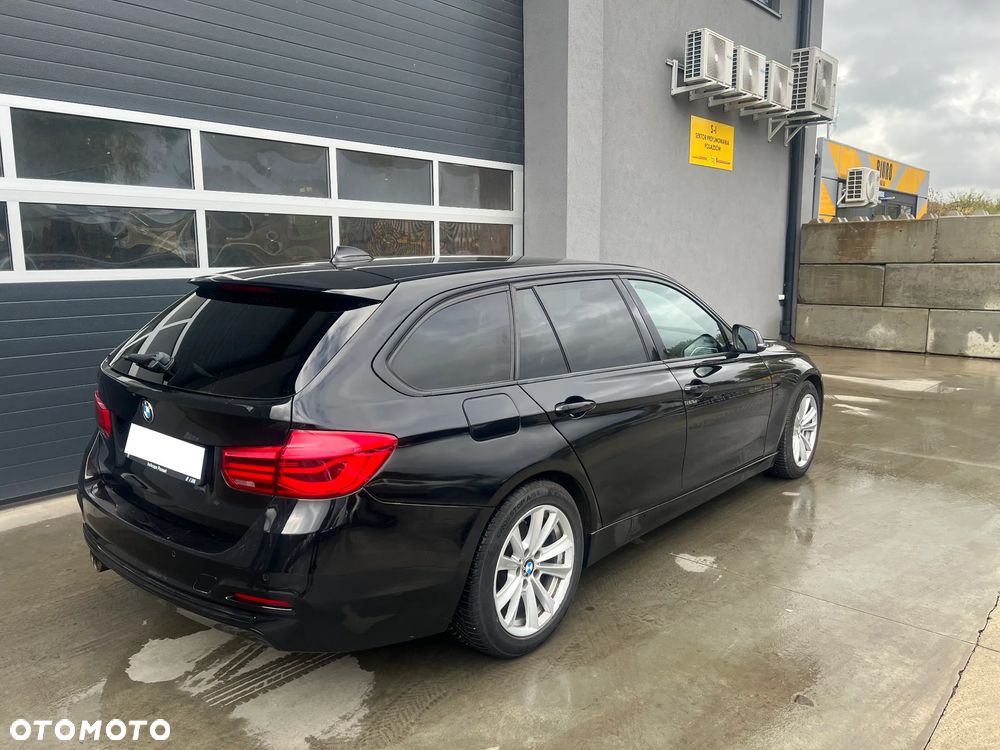 BMW Seria 3 320d Sport Line - 3