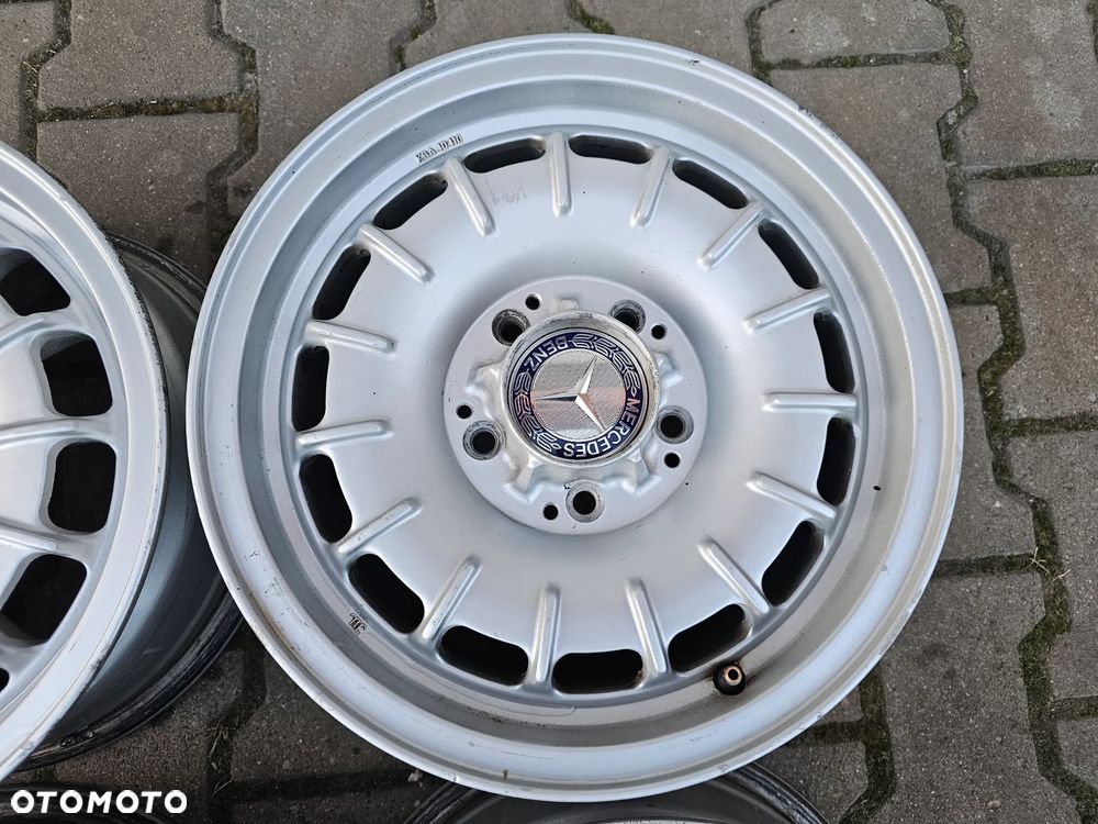 Mercedes-Benz E-Klasa W108 W115 W116 W123 W126 / KBA40410 1084000902 Barock / 6Jx14 ET30 5x112 - 6