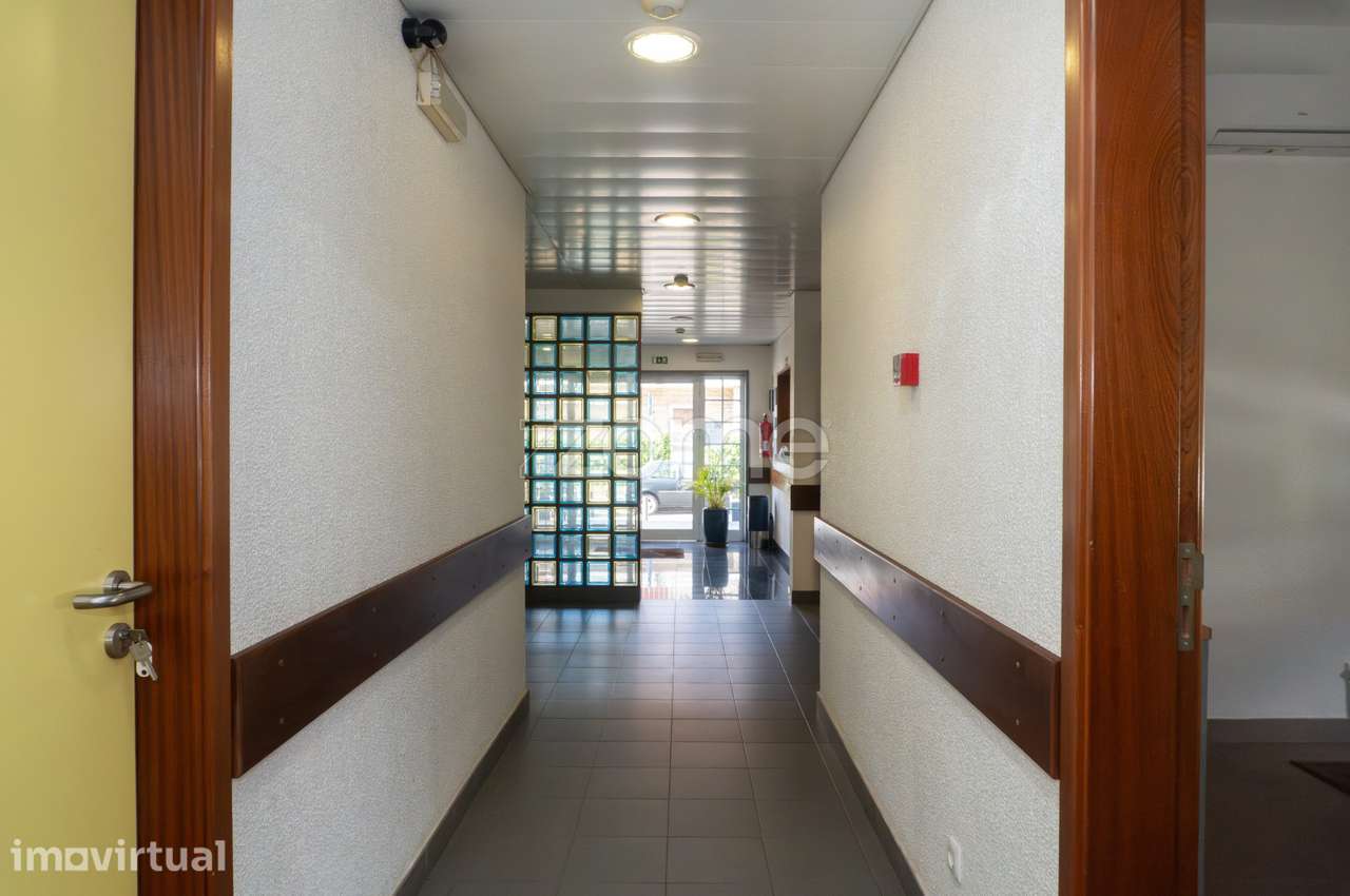 Edifício clínico em Linda-a-Velha com estacionamento privativo - Grande imagem: 5/41