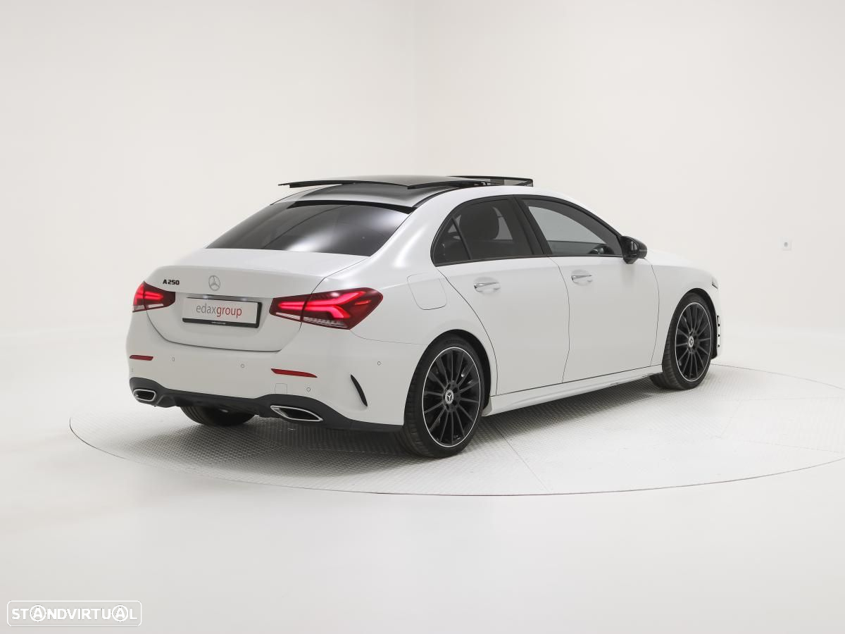 Mercedes-Benz A 250 Limousine e AMG Line - 3