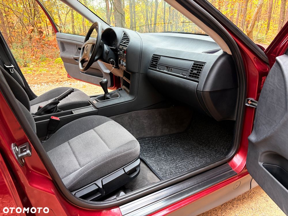 BMW Seria 3 316i - 35