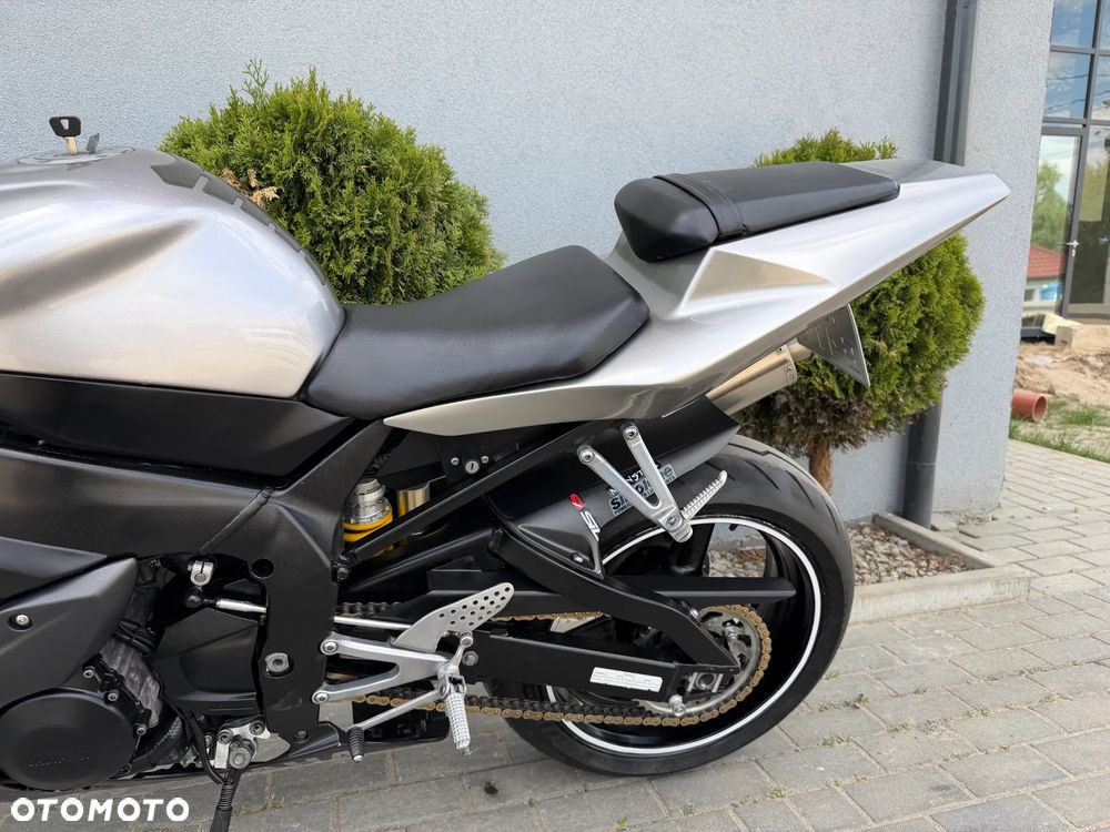 Yamaha R1 - 35
