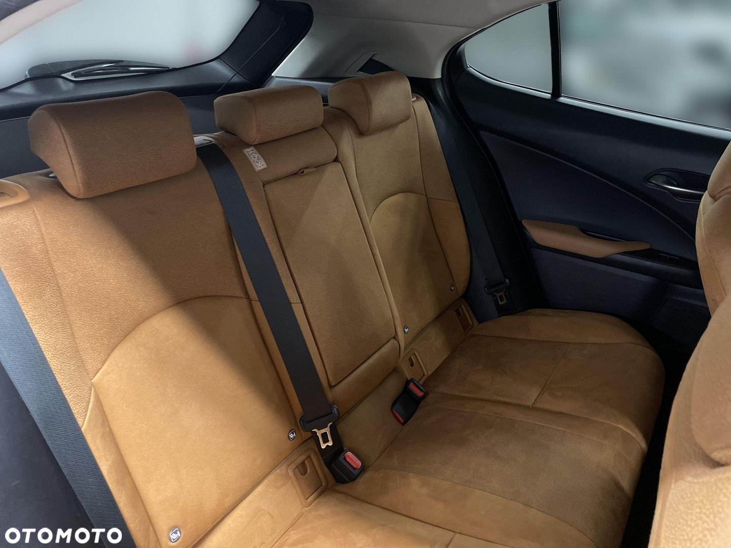Lexus UX - 16
