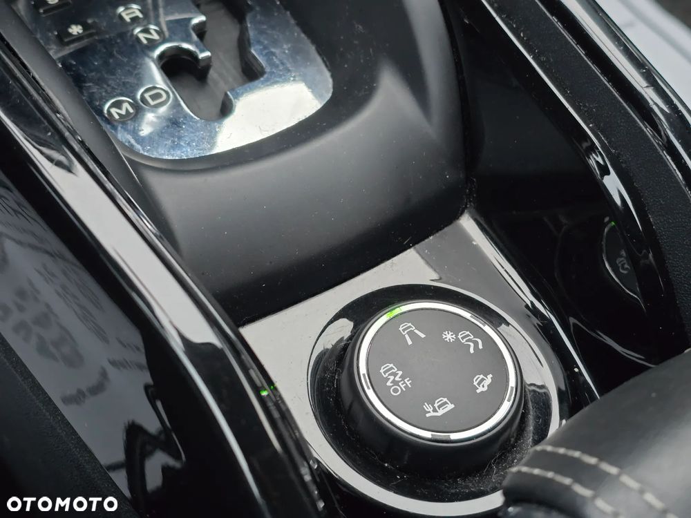 Peugeot 2008 1.2 Pure Tech Allure S&S EAT6 - 21