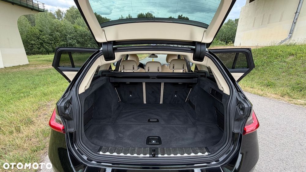 BMW Seria 3 318d Edition M Sport Shadow - 31