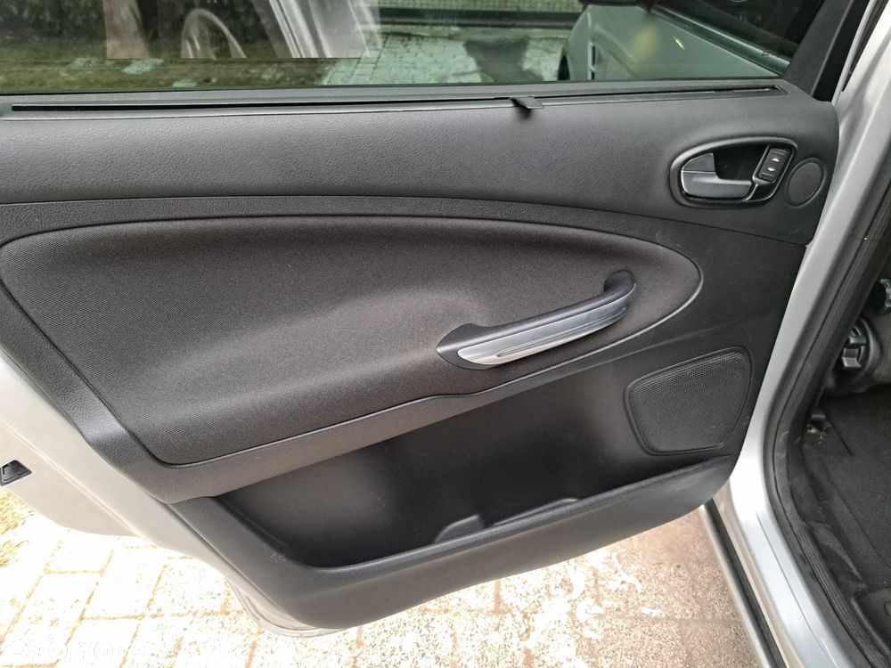 Ford S-Max - 11