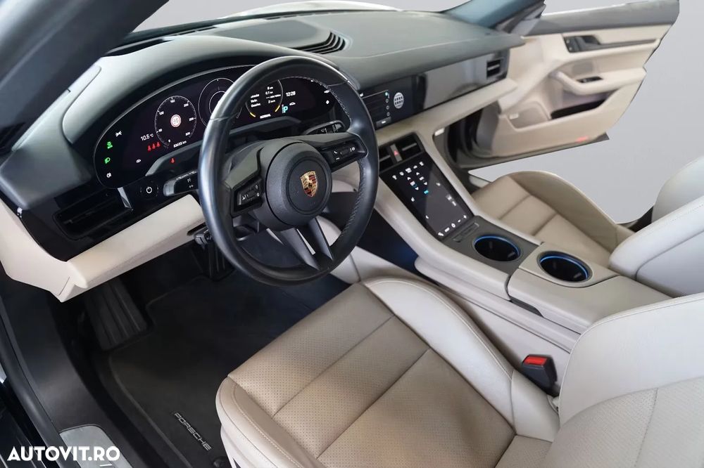 Porsche Taycan 4S - 10