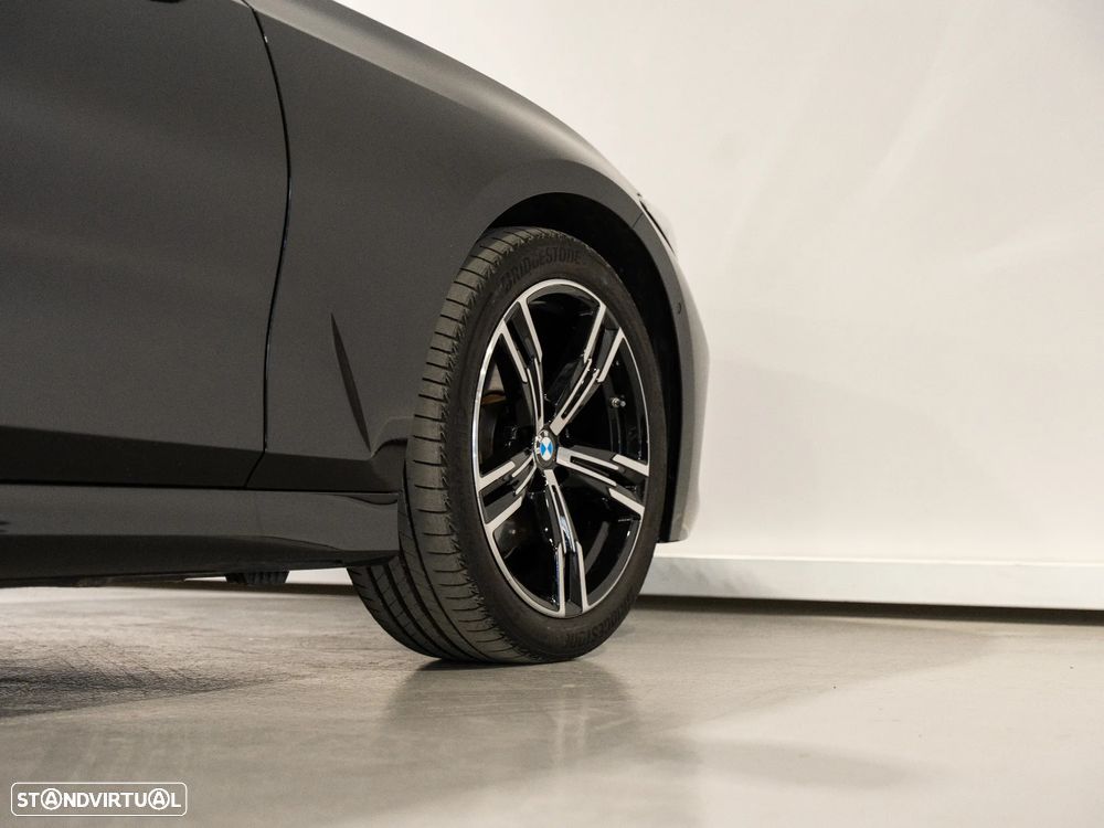 BMW 320 d Pack Desportivo M Auto - 26