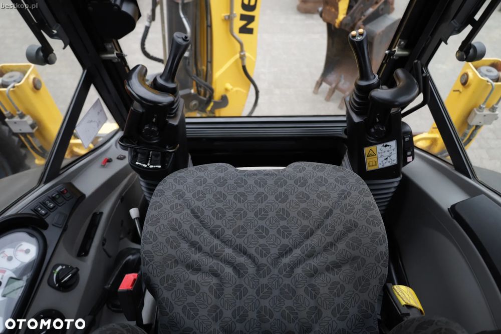 New Holland B100C - 31