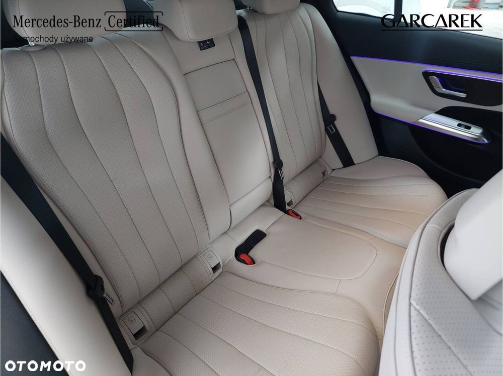 Mercedes-Benz Klasa E 200 mHEV AMG 9G-Tronic - 22