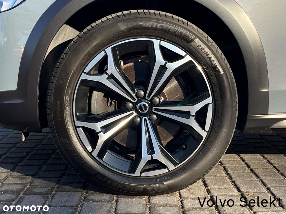 Volvo V90 Cross Country - 11