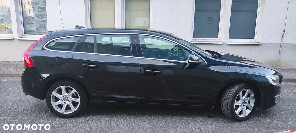 Volvo V60 T4 Momentum - 1