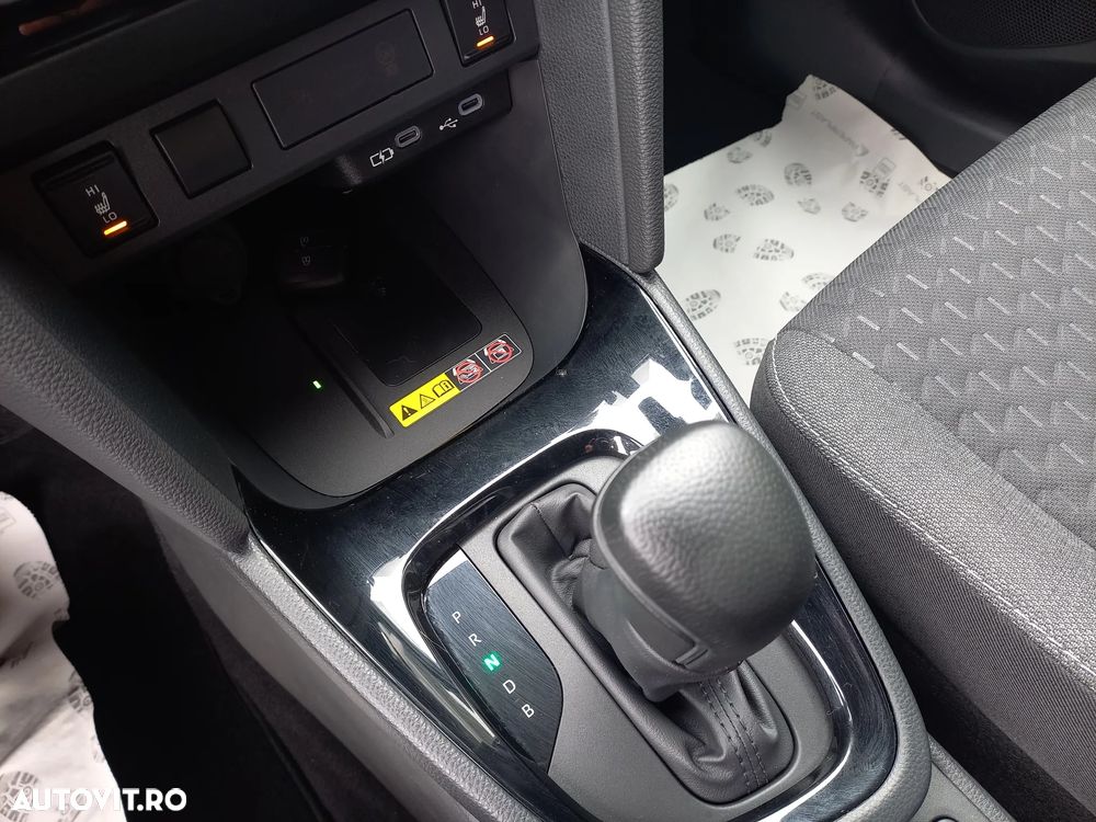 Toyota Yaris 1.5 VVT-i HSD Dynamic Bi-tone - 24