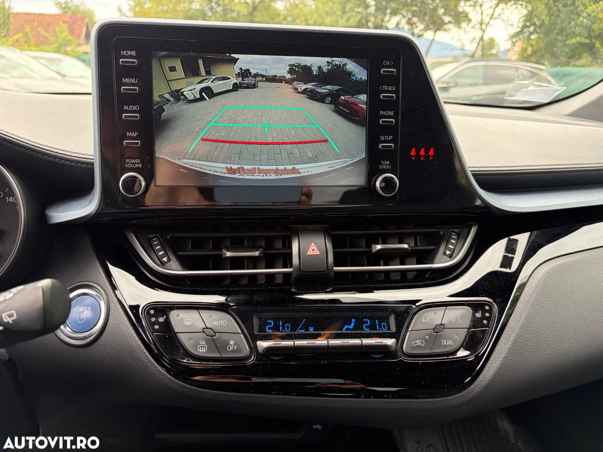 Toyota C-HR Hybrid Lounge - 18