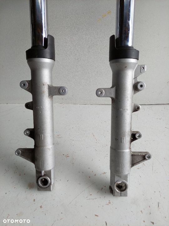 SUZUKI GSF 650 Bandit lagi zawieszenie przód dolna półka sztyca - 2