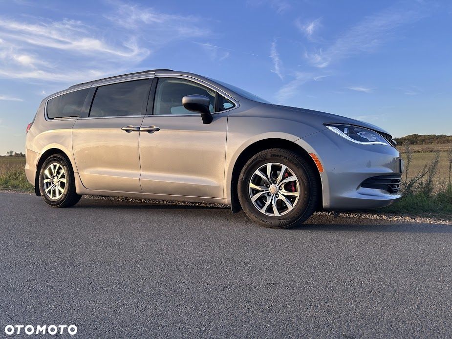 Chrysler Pacifica - 13