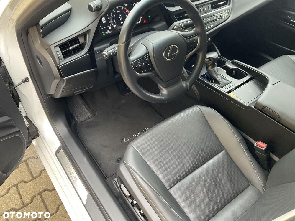 Lexus ES 300h Business Edition - 18
