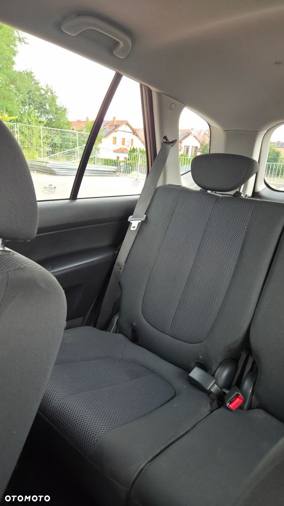 Kia Carens 2.0 EX - 11