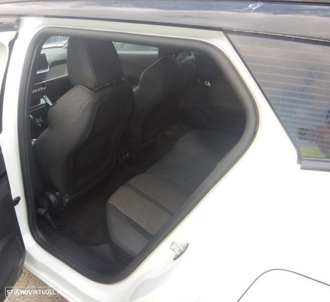 Peugeot e-2008 50 kWh GT - 5