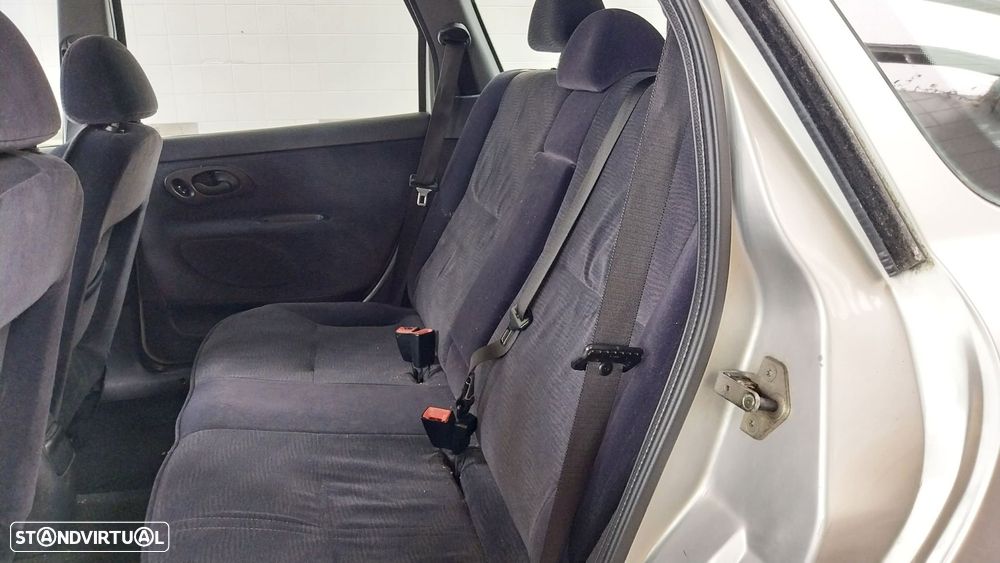 Ford Mondeo 1.6i Ghia - 13