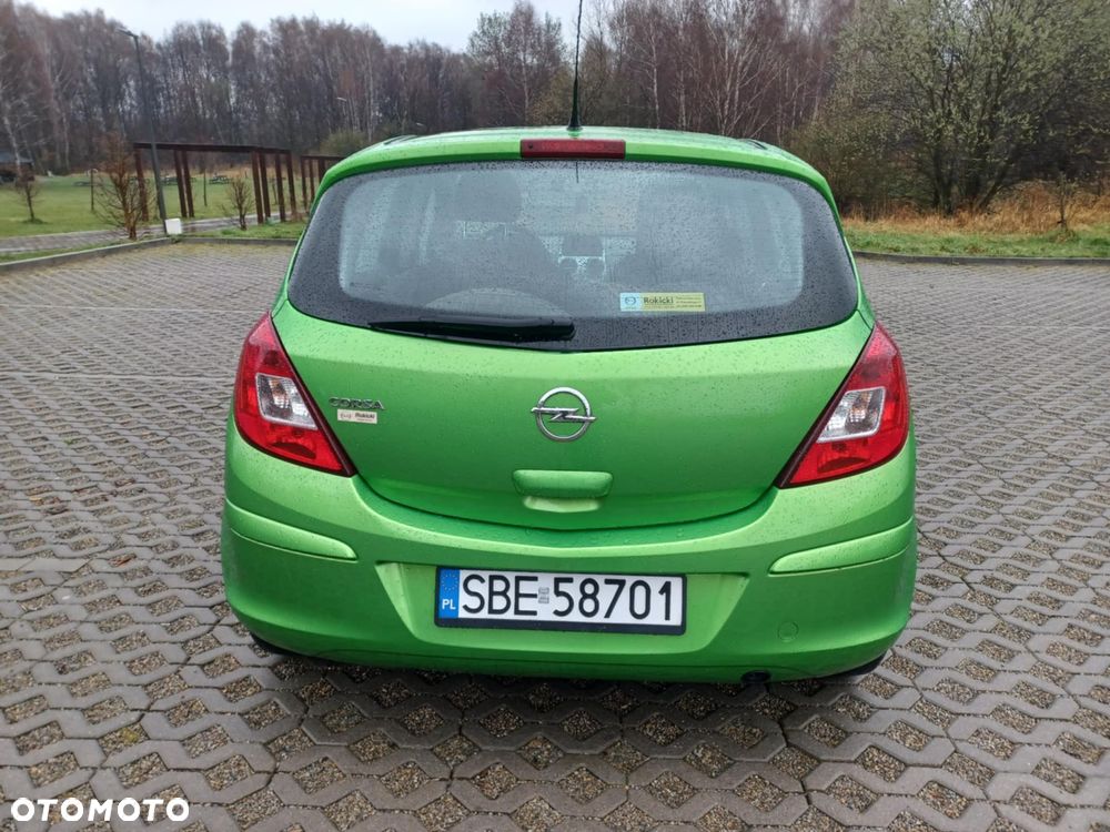Opel Corsa 1.2 16V Cosmo - 8