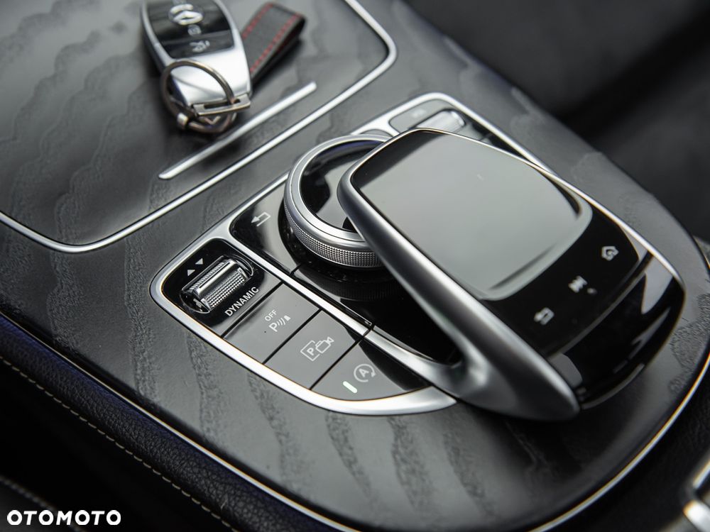 Mercedes-Benz Klasa E 220 d 4-Matic 9G-TRONIC - 28