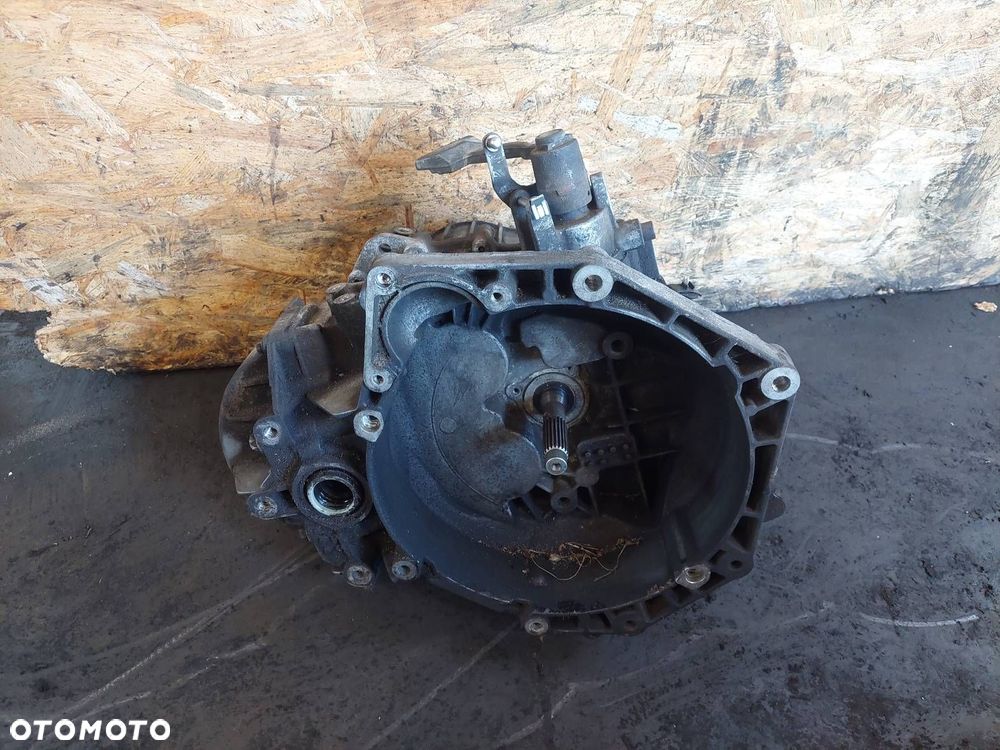 SKRZYNIA BIEGÓW OPEL ZAFIRA B 1.9 CDTI MANUAL 6 BIEGÓW M32 ID: 239510 - 1