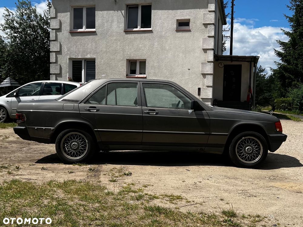 Mercedes-Benz W201 (190) - 4