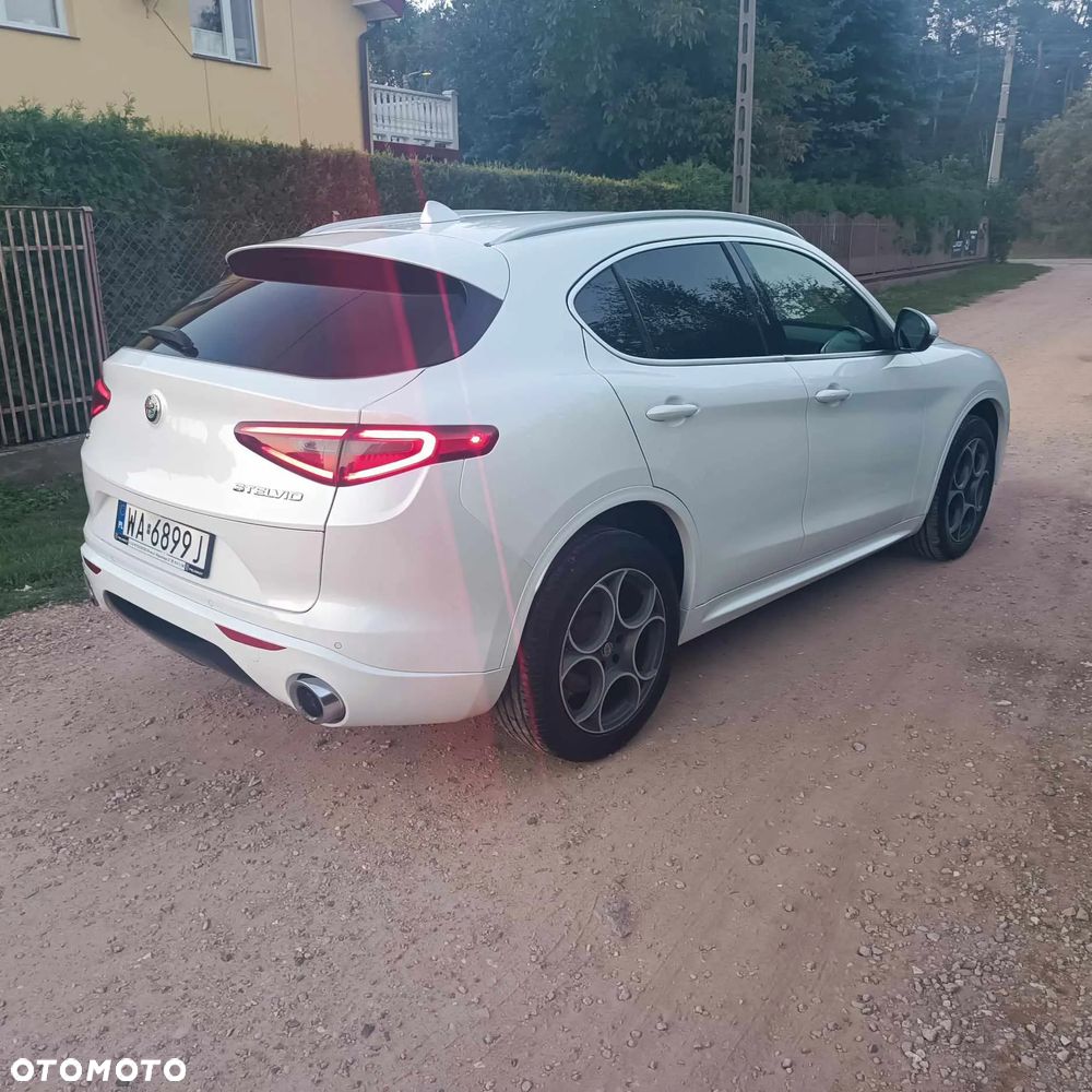Alfa Romeo Stelvio 2.0 Turbo 16V AT8-Q4 Ti - 3