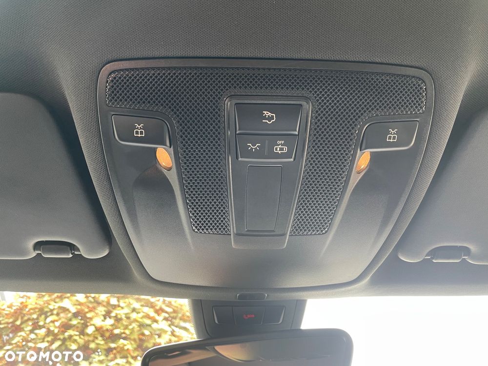 Mercedes-Benz Klasa A 180 7G-DCT - 26