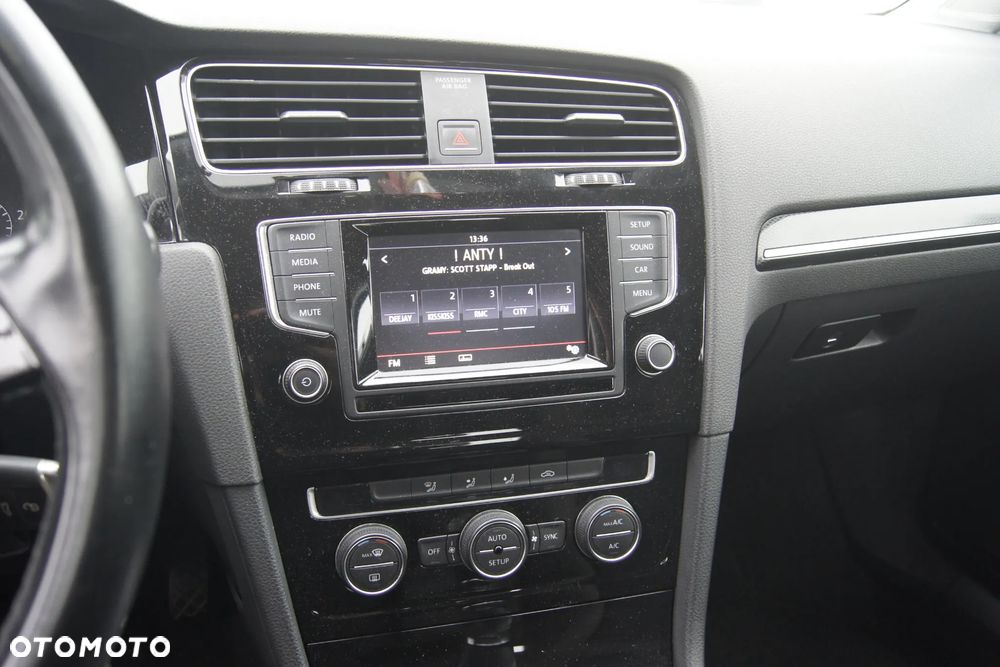 Volkswagen Golf 1.6 TDI DPF Highline - 16